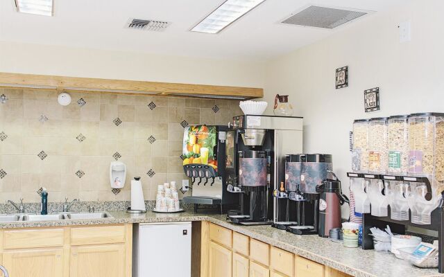 Lavissh Inn & Suites