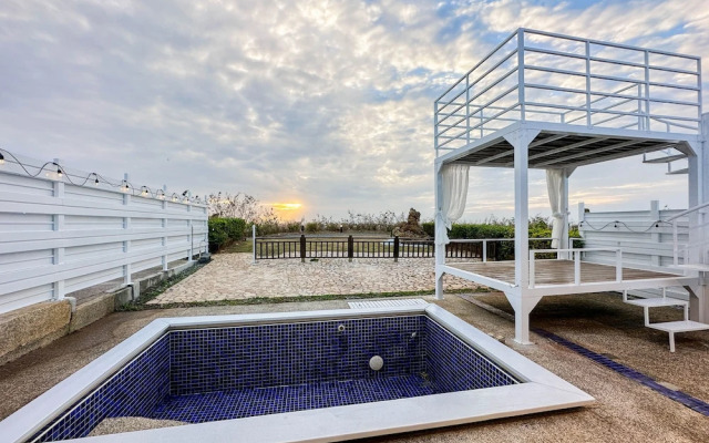 Cliff Villa