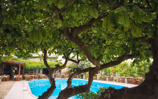 Roxani Hotel
