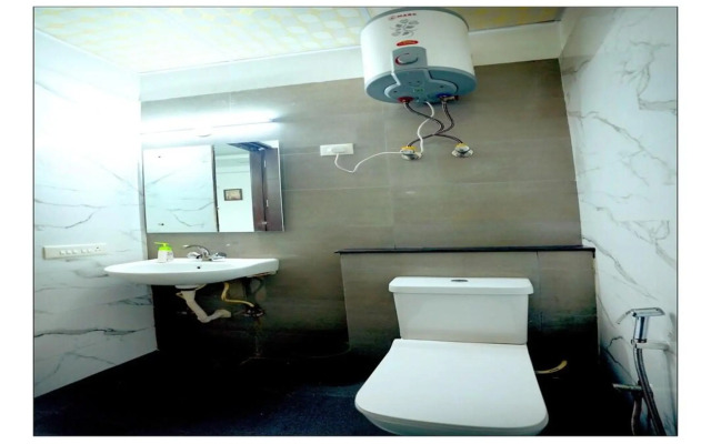 OYO Flagship 70002 Gupta Residency