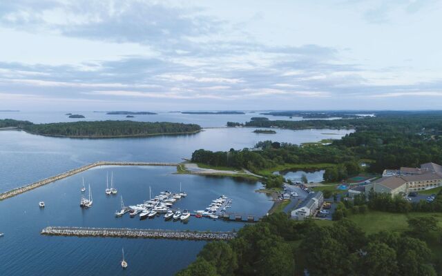 Oak Island Resort & Conference Centre