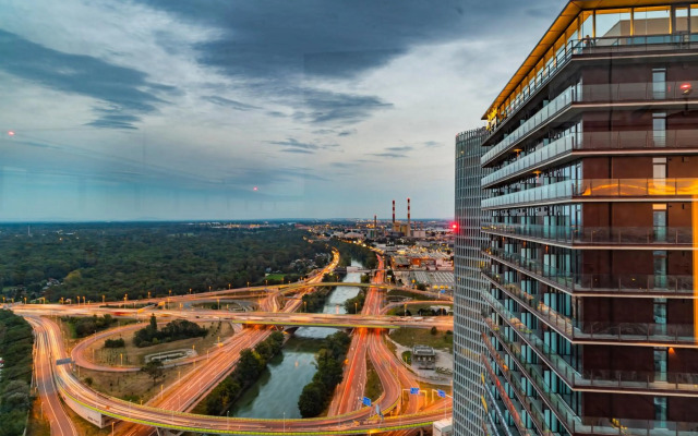 Triiiple Tower Dream Apartments with Rooftop-Summer-Pool by ichbucheAT