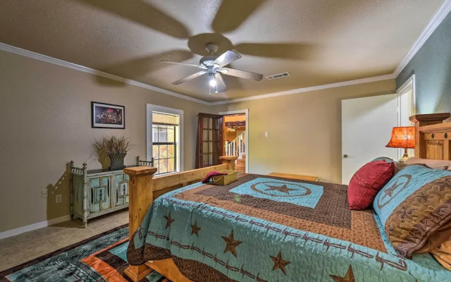 Spacious Conroe Home w/ Foosball & Pool Table!