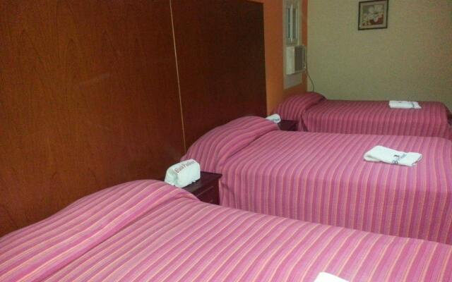 Express Inn Panama International Airport Hostel