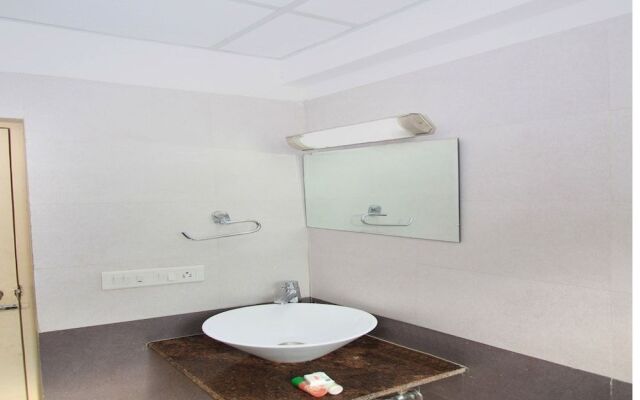 OYO 763 Donatella Suites