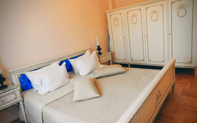 Lyric Luxury Apartment