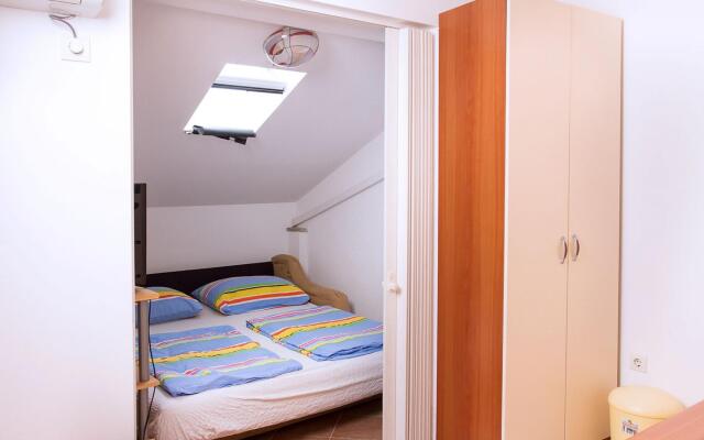 Super - 50 m from pebble beach - A11 Tommy (2+2)