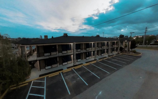 Riverside Inn & Suites by OYO Danville Ceaser Casino