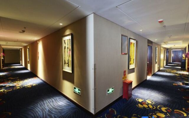 Soluxe Hotel