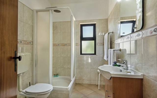 Exclusive Retreat in Vilamoura, Private Pool, Off-street Parking, Free AC & Wifi