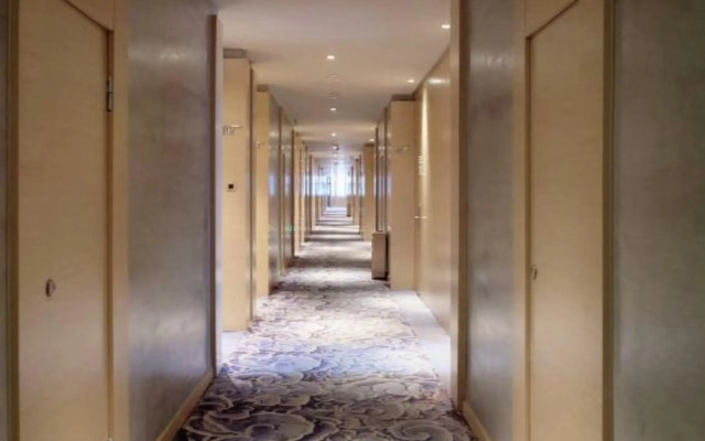 Four Seasons Qingteng Hotel (Beilun Chunxiao Wanren Beach)