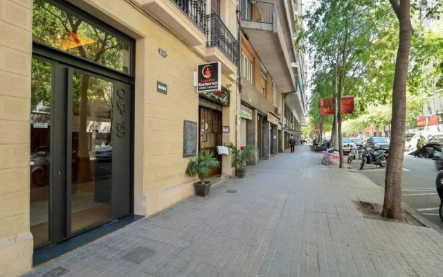 Arc de Triomf Luxury Modern 2-Bedroom 2-Bathroom