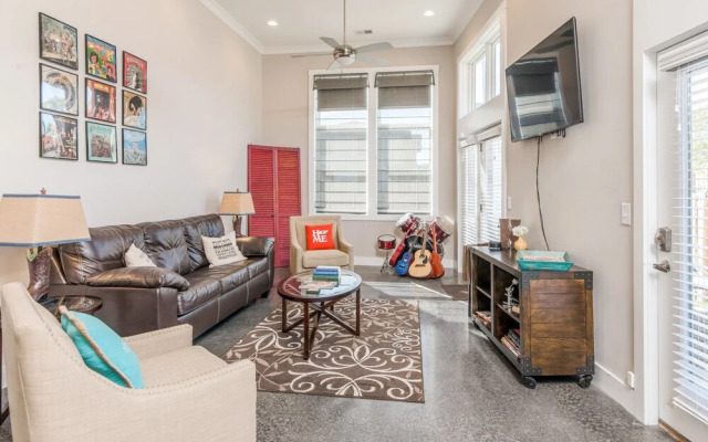 4BR/3BA Music Row House A by RedAwning