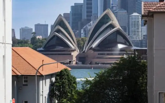 Kozyguru | Kirribilli | Opera House View 2 Bed Apt