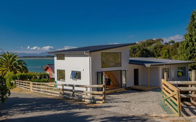 Tapu Bay Treasure - Kaiteriteri Holiday Home