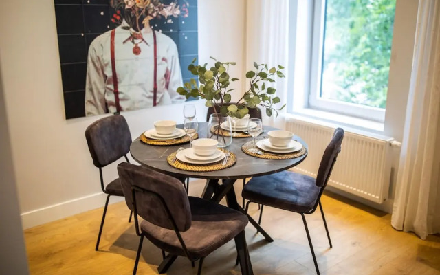 Spacious 2 Bedroom Serviced Apartments 71-77m2