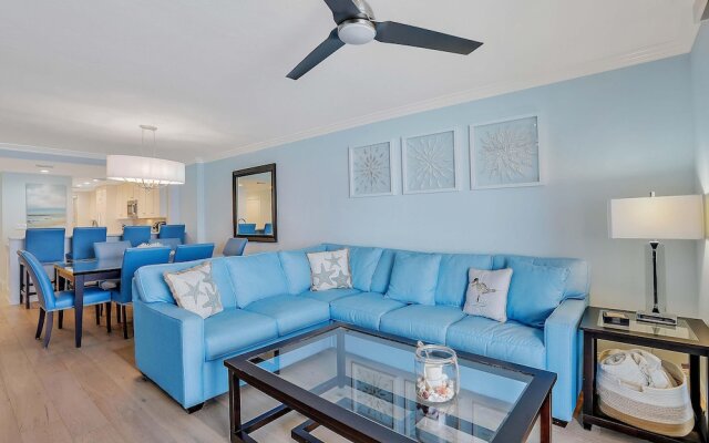 Beachfront Condo With 180-degree Views and Pool