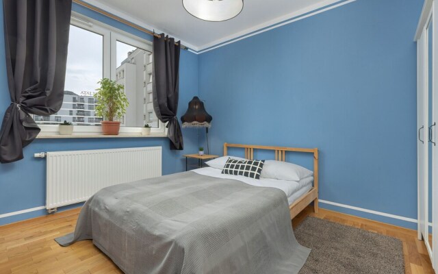 Turquoise Blue Apartment by Renters