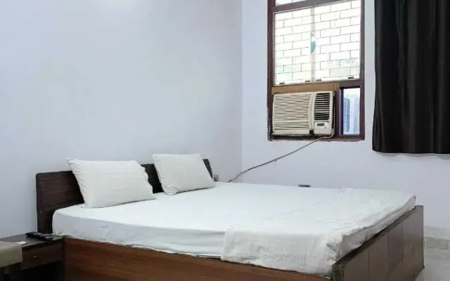 Oyo 702330 Br Residency