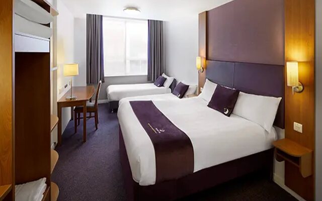 Premier Inn Huddersfield North