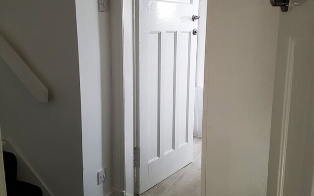 3 Bedroom Apartment Near King's Park