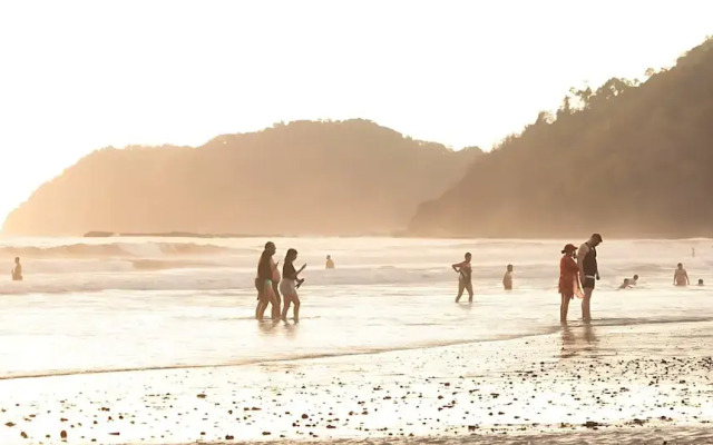 Upstay - Modern Jaco Beach Apartment With Pool