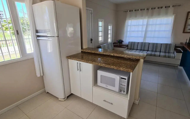 Ampla casa com 5 quartos e vista para o mar