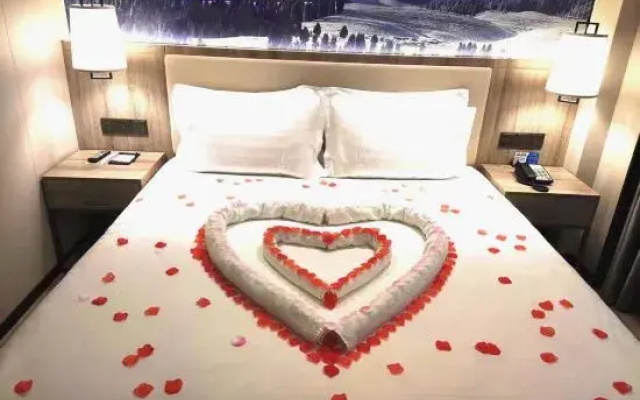 Comfort  Hotel (Urumqi Xiaoxigou Metro Station )