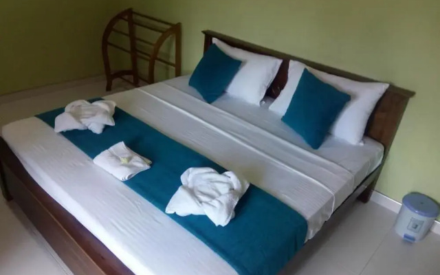 Yoho Peacock Home Stay