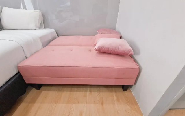 Modern Chic Studio At Sky View Apartment