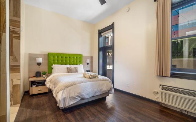Cozy En Suite Studio