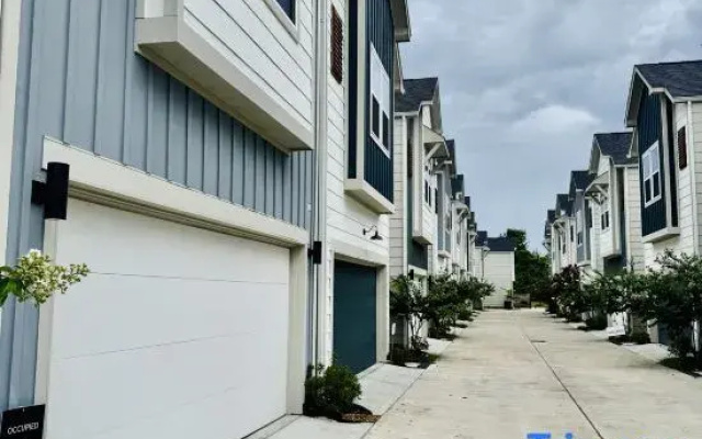 Modern getaway near downtown and airport