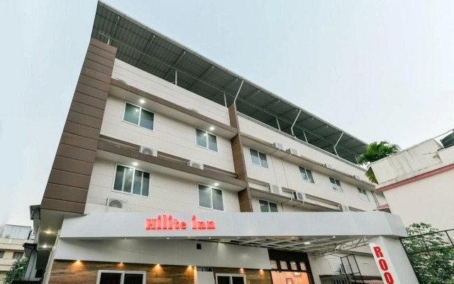 OYO 24373 Hilite Inn