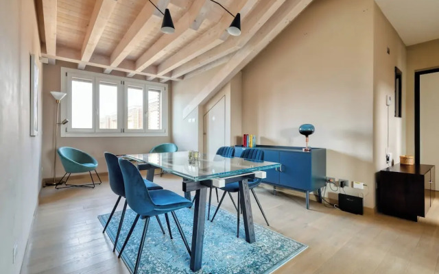 Elegant apt with parking and balcony