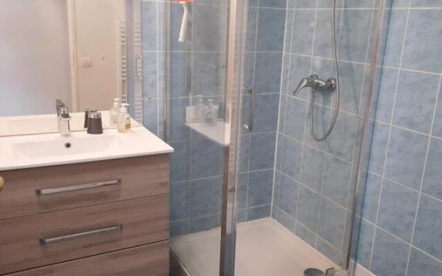 joli F2 46m2 menton centre, balcon,parking