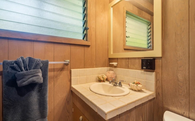 Kona Sunshine 2 Bedroom Home by RedAwning