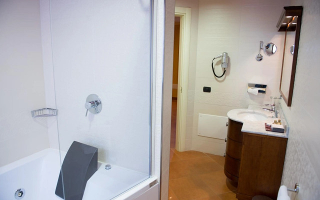 Artemis Hotel