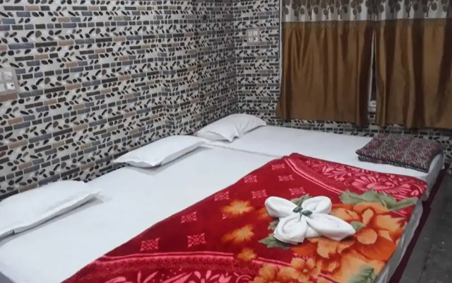 Thakur Ji P. Guest House By GRB