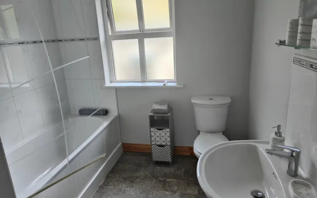 Castleview Large 3 Bedroom Family House - Glenarm