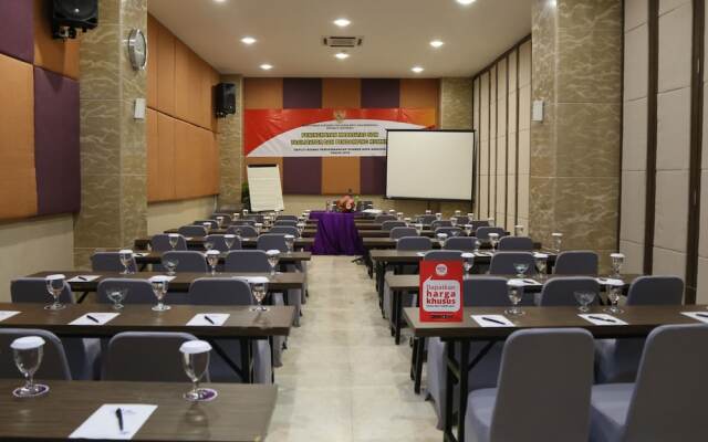 NIDA Rooms Racing Center Makassar