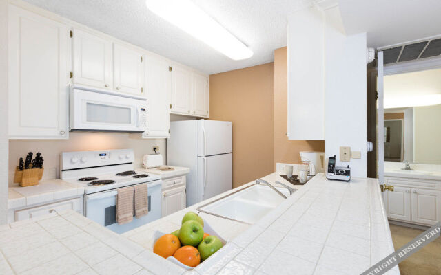 Toluca Hills Apartments By Avalon