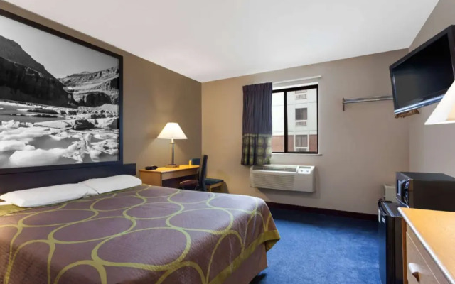 Super 8 by Wyndham Helen