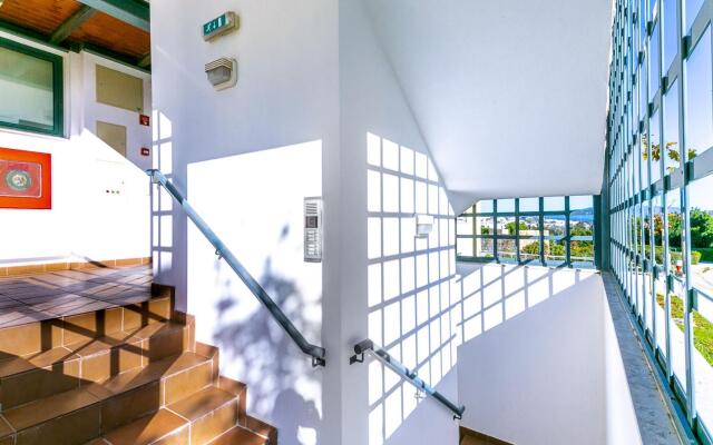 A22 - Mountain View & Seabreeze Apartment
