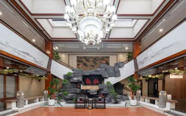 Taibai Restaurant Boutique Garden Hotel (West to Jining North Bus Station)