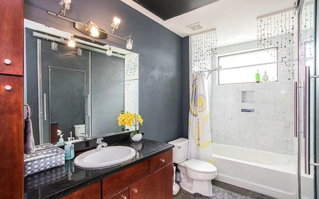 Convenient Condo Near Zilker & Barton Springs!