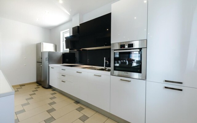 Nice Home in Sreser with Hot Tub, Sauna & WiFi