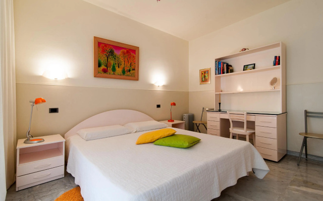 Spacious Villa with Pool and Jacuzzi