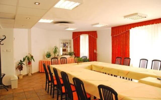 Szonyi Garden Hotel Pest
