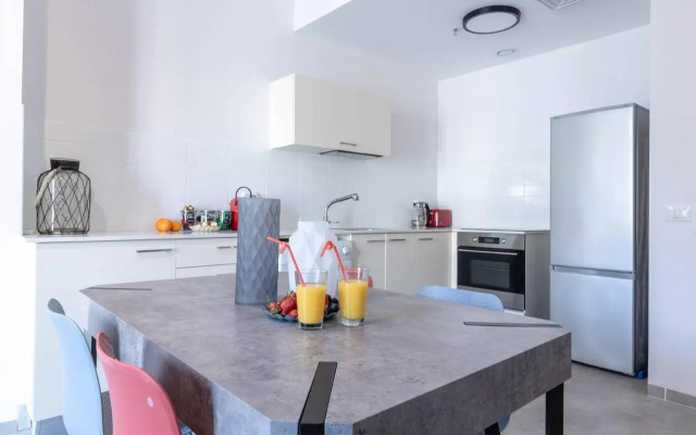 Central and luxurious 1 bdr