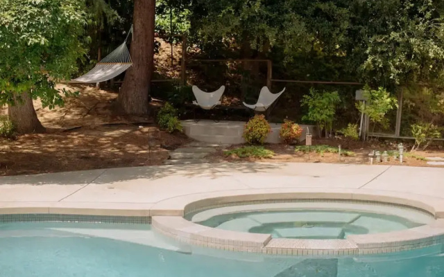Zen Mountain Getaway w a Pool Hot Tub 5 Beds